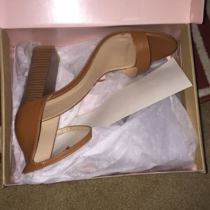 Size 10 Heel. NEVER WORN. TOO BIG FOR ME.